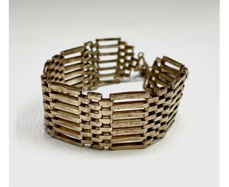 A 9ct gold seven-bar gate-link bracelet 20cm 28.2gm