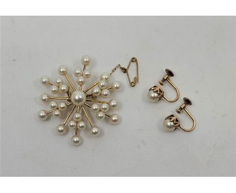 A 14ct. gold and cultured pearl set brooch, diameter 4.4cm (gross weight 10.7g), together with a pair of 9ct. and cultured pe