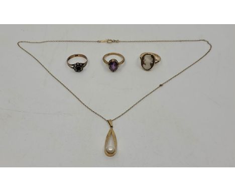 A collection of jewelery, to include: A 14ct. gold and cultured pearl pendant suspended from 9ct. gold chain, a 9ct. gold cam