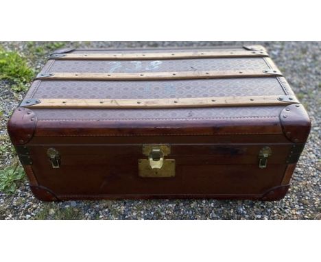 A fine quality Ernest Hoffman travel trunk steamer&nbsp;