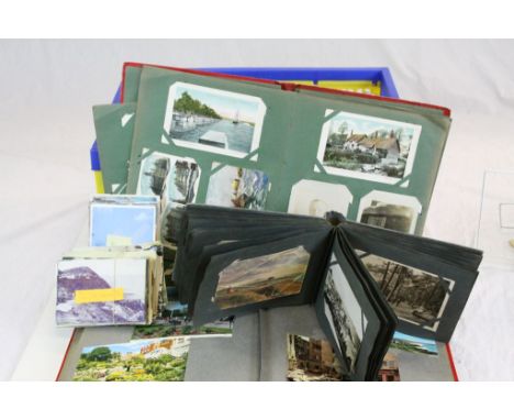 Large collection of vintage Postcards, loose &amp; in Albums, mainly Topographical from UK &amp; World