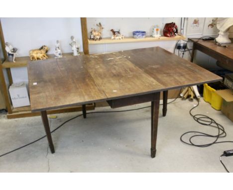 Early 19th century Mahogany Gate-leg Table, the Square Drop Flaps with Reeded Edges, raised on Square Tapering Legs with Spad