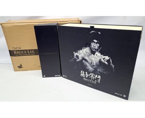 Hot Toys Bruce Lee DX04 Enter The Dragon Diorama 1:6 Scale Collectible Figure with Truetype Figure Body. Condition Excellent 