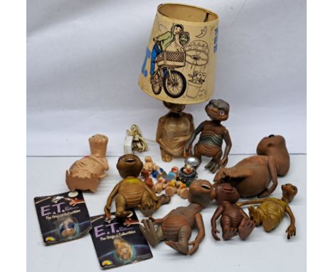 Assortment of vintage 1980s E.T. The Extra Terrestrial figure collectibles, LJN Miniatures, wind-up toys with working ceramic