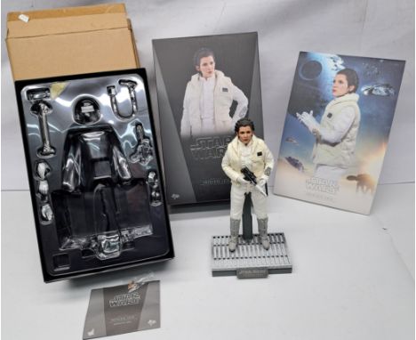 Hot Toys Star Wars Princess Leia Hoth outfit Empire Strikes Back 1:6 Scale Collectible Figure MMS423. Condition good to good 
