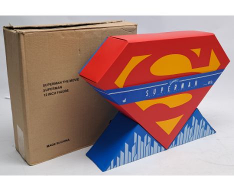 Hot Toys Superman The Movie 1/6 scale Collectible Figure, Good, crack in the neck clasp on the inside of the neck, Complete, 