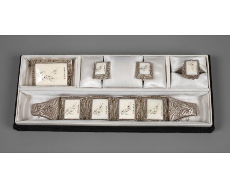 Schmuckset ChinaMitte 20. Jh., Silber gestempelt Silver sowie Made in China, bestehend aus Gliederarmband, Ring, zwei Ohrclip