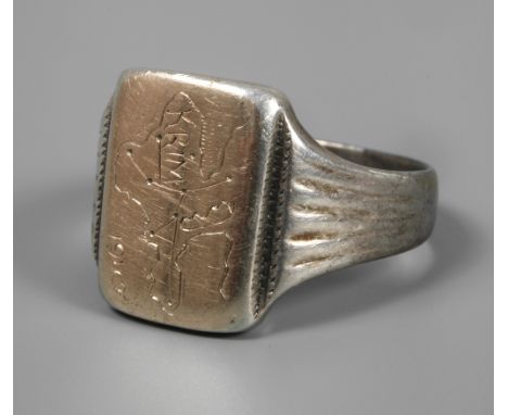 Ring KrimSilber geprüft, breiter Steg, auf der Platte die Umrisse der Halbinsel Krim und das Datum 1943, starke Tragespuren, 