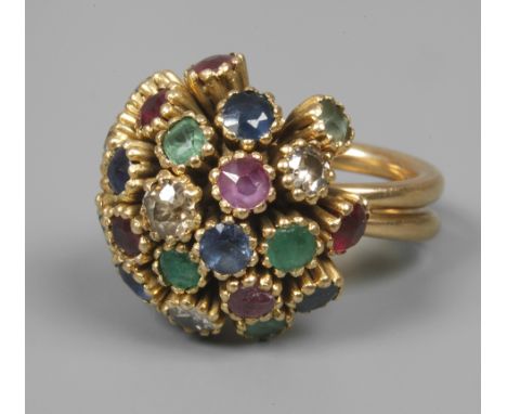 Cocktail-Ring Multicolorum 1970, Gelbgold geprüft 750/1000, beweglich gearbeiteter Ringkopf, besetzt mit Smaragden, Saphiren,