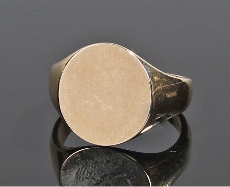 9 carat gold signet ring, with a blank head, 9 grams, ring size W