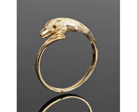 18 carat gold ring, in the form of a curled dolphin, 2.6 grams, ring size P