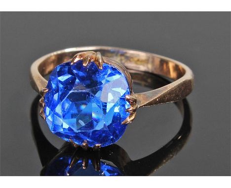 9 carat gold ring, set with a blue glass stone, ring size P