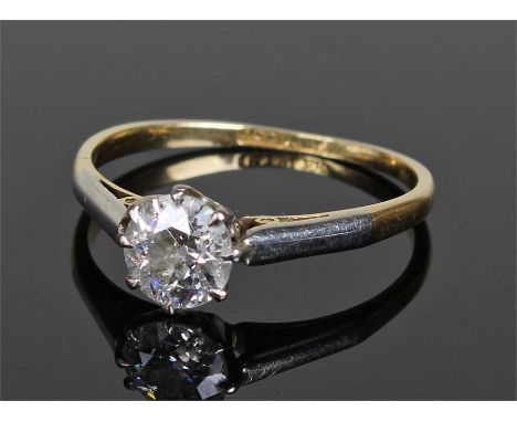 18 carat gold diamond solitaire ring, the diamond at approximately 1.05 carat held with eight claws on platinum shoulders, ri