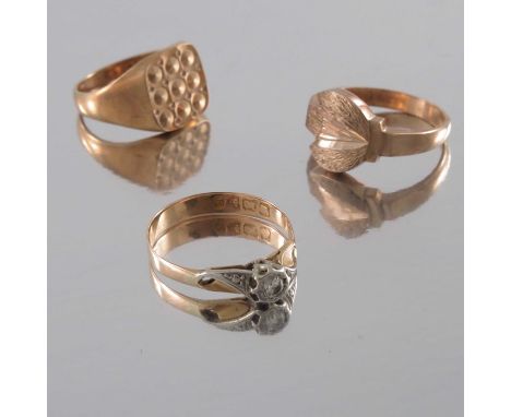 An 18ct gold diamond single-stone ring, together with two 9ct gold signet rings