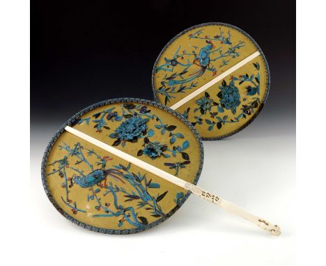 λ A pair of Chinese Qing dynasty 'Pien Mien' ivory, kingfisher feather and silk embroidered circular hand screens / fans, cir