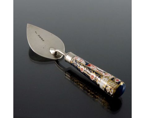 A Victorian silver and porcelain handled butter trowel, Saunders and Shepherd, London 1886, Crown Derby Imari handle, 15.5cm 