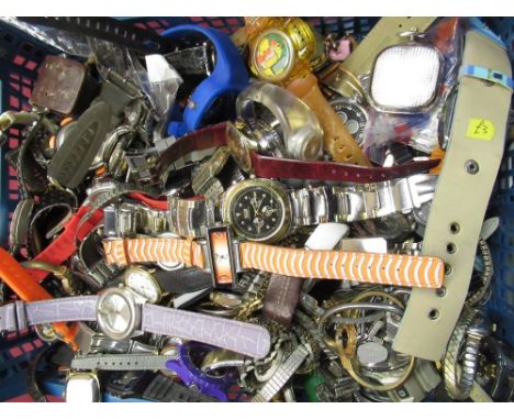 Large quantity of quartz and mechanical, digital and analogue wrist watches including Casio G Shock, Tom Tom LCD watch model 