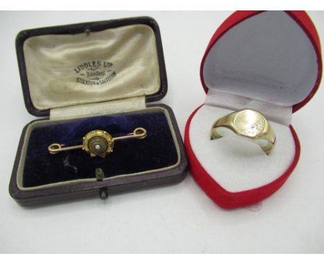 9ct gold hallmarked Gents signet ring and a 9ct gold pearl set bar brooch, stamped 9c (2) 6.8 