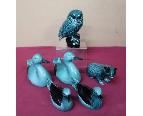 Poole Pottery two duck figurines and two seagull figurines, one figure of an owl and one of a badger (6) 