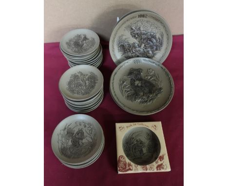 Poole Pottery stoneware including five Mother's Day decorative plates, smaller style including eight birds, seven dogs, three