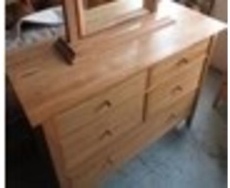 Willis &amp; Gambier Esprit light oak chest of four short and one long drawer 111cm x 47cm x 88cm 