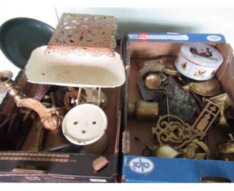 Two enamel kitchen scales, pair of 19th C brass candlesticks with knopped stems, brass trivet and other decorative brassware 