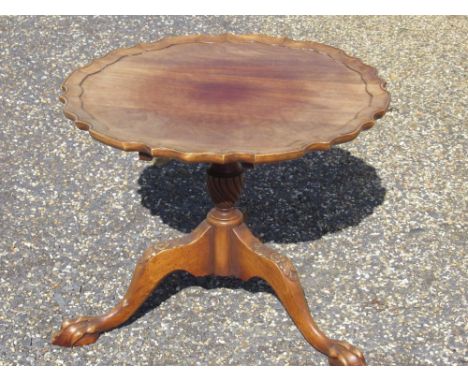 Good quality Chippendale style circular tilt pie crust top occasional table on vase tuned column and floral carved cabriole l