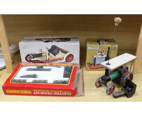 A Hornby Railways GWR passenger set, a Mamod steam roadster,   a Mamod steam engine SP 2, all boxed, and a Mamod steam tracto