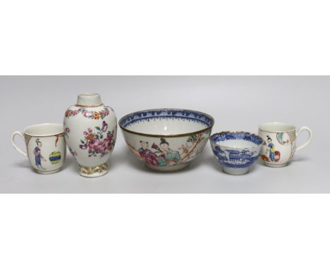 18th century Chinese export porcelain tea caddy, bowl and tea bowl, Largest 14.5cm, together with two Worcester coffee cups p