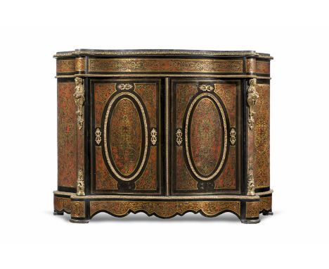 Buffet à hauteur d'appui d'époque Napoléon III en marqueterie d'écaille et laiton à décor de feuilles d'acanthe en rinceaux, 