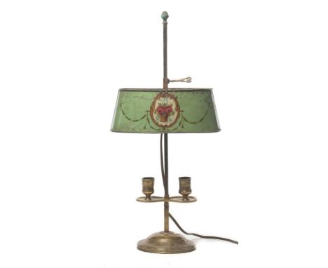 Lampe bouillotte d'époque Louis XVI, à base circulaire en bronze, à deux bras de lumière et un abat-jour en tôle laqué vert a