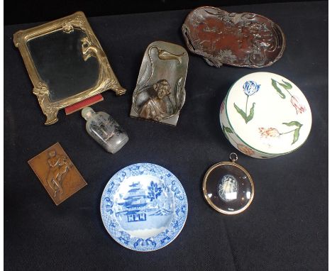 AN ART NOUVEAU BRONZE STATIONERY CLIPa similar bronzed spelter pin dish, a Tiffany and Co 'Tiffany tulips' trinket box, a Rog