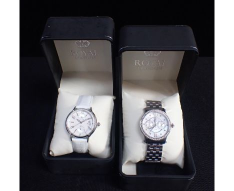 ROYAL LONDON 'CLASSIC': A LADIES' CHRONOGRAPH STAINLESS STEEL WRISTWATCHwith quartz movement, the white dial with mother of p