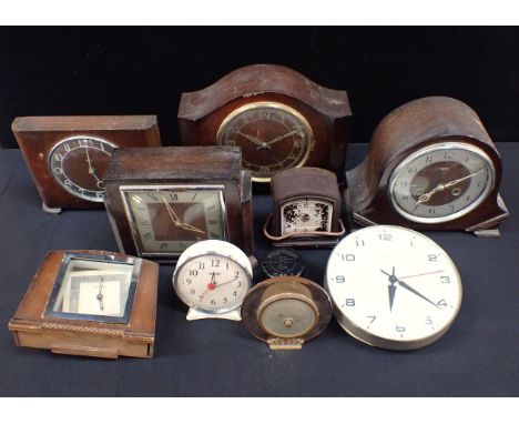 A QUANTITY OF VINTAGE CLOCKSsome damaged.