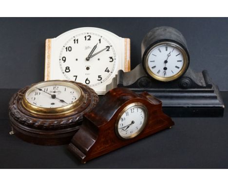 Early 20th century French flame mahogany mantle clock with Arabic numerals on a cream dial with convex window, raised on four