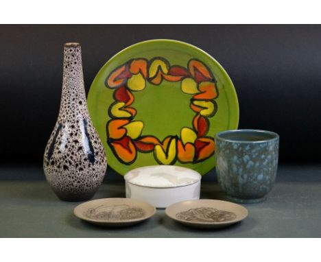 Six items of Poole Pottery to include a Delphis green-glazed shallow dish, 26.5cm diameter, a mottled fluted vase, 26.5cm hig