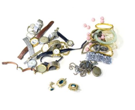 Quantity of jewellery and costume jewellery, comprising various silver and white metal jewellery, bead necklaces, brooches, b