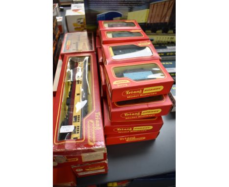 A Collection of Triang and Traiang Honby 00 gauge comprising 19 items of rolling stock, one carriage, a Tank Cleaning Car R34