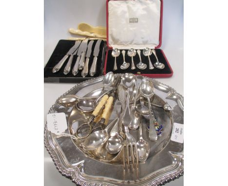 A cased set of silver teaspoons cased by Harrods (2.9oz) and a cased set of silver handled tea knives together with a quantit