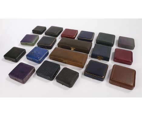 Collection of jewellery boxes, various sizes and styles, to include ring, necklace, brooch and other boxes (qty)