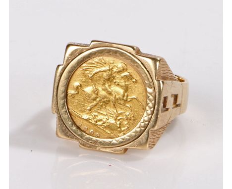 Half sovereign ring, the coin dated 1903, housed in a 9 carat gold ring, 13.8g