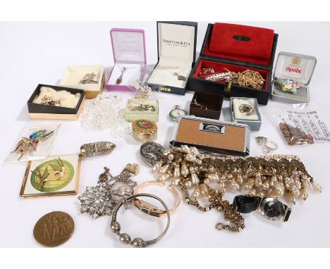 Jewellery to include ladies green enamel decorated continental pocket watch, bracelets, necklaces, brooches etc. (qty)
