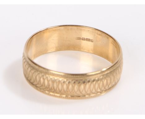 9 carat gold ring, with engraved repeating loop decoration, ring size R1/2, 2.8g