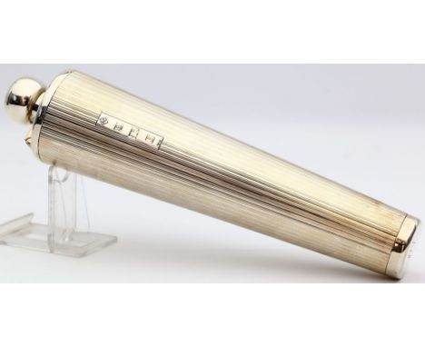 Großer Flakon, Dunhill. 925/000 Sterlingsilber, 247 g. Konische, gerippte Form. Gedellt. Mz. AD (Alfred Dunhill), Beschau Bir