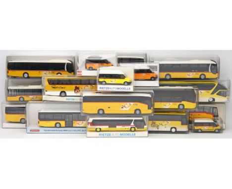 19 Modellautos, Rietze, Busch, Wiking, 1:87. Verschiedene Hersteller und Ausführungen, Schweizerische PTT. Je in Verpackung. 