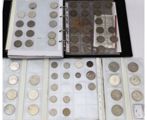 Posten über 200 Münzen USA. Dabei mehrere "Morgan-Dollar" und "Kennedy" aus Silber. Umlaufmünzen nach Jahrgang in Ordner sort
