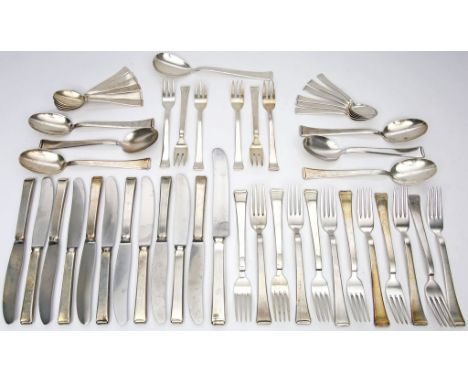 Besteckset für mind. 6Personen, WMF, 49-teilig. Versilbert. Form-Nr. 2500. Dekor im Art Deco-Stil. Bestehend aus: 12 großen G