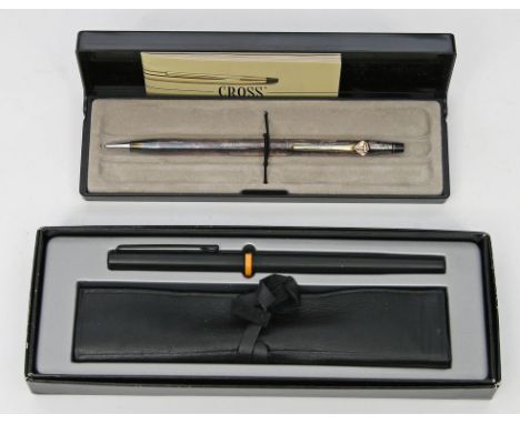 Patronenfüller, Montblanc und Druckbleistift, Cross. a) Aus der Serie "VIP". Mattschwarzes Metallgehäuse, Feder aus 585/000 W
