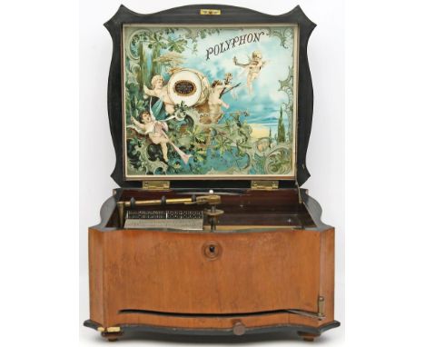 Polyphon. Nussbaumgehäuse, etwas besch. Spielwerk für Plattengröße ca. 20 cm, gem. "Breveté S.G.D.G. Patent". Läuft. Um 1900.