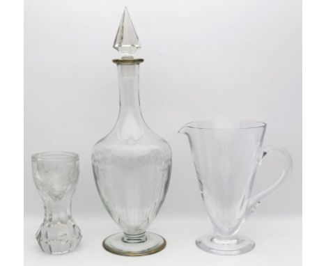 "Freimaurer"-Becher, Schenkkanne und Karaffe mit Stopfen. Farbloses Glas. Freimaurerbecher l. best. Schenkkannen-Boden gem. G
